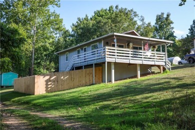 Welcome to this charming fully remodeled cottage style home on Holiday Island Executive Golf Course in Arkansas - for sale on GolfHomes.com, golf home, golf lot