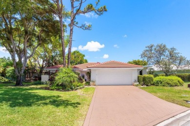 *INITIATION FEE INCREASES MAY 15, 2025!* Pristine single-family on Hunters Run Golf and Country Club in Florida - for sale on GolfHomes.com, golf home, golf lot