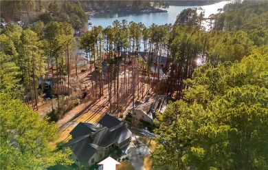 Charming Keowee Key Ranch Home on a Level corner lot with Lake on Keowee Key Golf and Country Club in South Carolina - for sale on GolfHomes.com, golf home, golf lot