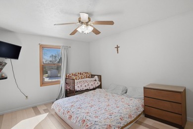 WELCOME HOME to this split level home that is ready for a new on Savannah Oaks Golf Club of Candlewick Lake in Illinois - for sale on GolfHomes.com, golf home, golf lot