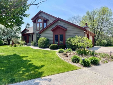 MOTIVATED SELLERS! Bordering South Hills Golf Course, this on South Hills Golf and Country Club in Wisconsin - for sale on GolfHomes.com, golf home, golf lot