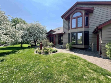 MOTIVATED SELLERS! Bordering South Hills Golf Course, this on South Hills Golf and Country Club in Wisconsin - for sale on GolfHomes.com, golf home, golf lot