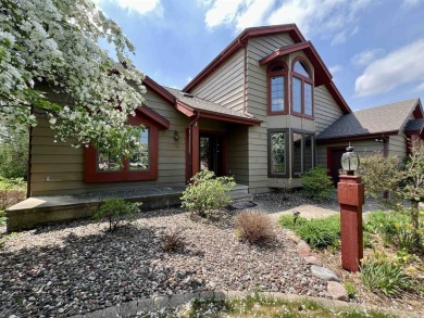 MOTIVATED SELLERS! Bordering South Hills Golf Course, this on South Hills Golf and Country Club in Wisconsin - for sale on GolfHomes.com, golf home, golf lot