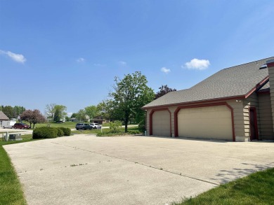 MOTIVATED SELLERS! Bordering South Hills Golf Course, this on South Hills Golf and Country Club in Wisconsin - for sale on GolfHomes.com, golf home, golf lot