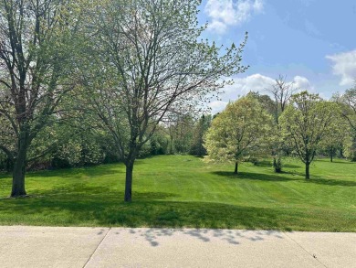 MOTIVATED SELLERS! Bordering South Hills Golf Course, this on South Hills Golf and Country Club in Wisconsin - for sale on GolfHomes.com, golf home, golf lot