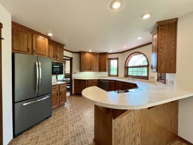 MOTIVATED SELLERS! Bordering South Hills Golf Course, this on South Hills Golf and Country Club in Wisconsin - for sale on GolfHomes.com, golf home, golf lot