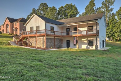 Welcome to a golfer's paradise where everyday living meets on The Crossings Golf Club in Tennessee - for sale on GolfHomes.com, golf home, golf lot