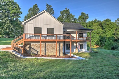 Welcome to a golfer's paradise where everyday living meets on The Crossings Golf Club in Tennessee - for sale on GolfHomes.com, golf home, golf lot