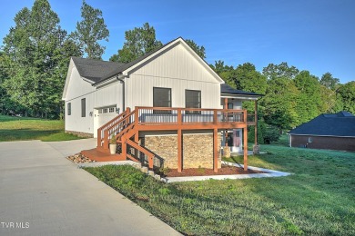 Welcome to a golfer's paradise where everyday living meets on The Crossings Golf Club in Tennessee - for sale on GolfHomes.com, golf home, golf lot