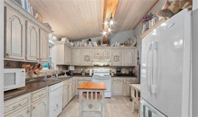 Cozy and comfy cottage located in Central Bella Vista near on Bella Vista Country Club - Berksdale in Arkansas - for sale on GolfHomes.com, golf home, golf lot