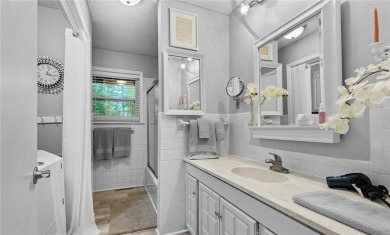 Cozy and comfy cottage located in Central Bella Vista near on Bella Vista Country Club - Berksdale in Arkansas - for sale on GolfHomes.com, golf home, golf lot
