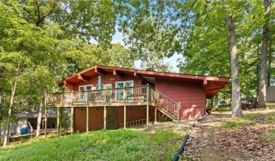 Cozy and comfy cottage located in Central Bella Vista near on Bella Vista Country Club - Berksdale in Arkansas - for sale on GolfHomes.com, golf home, golf lot
