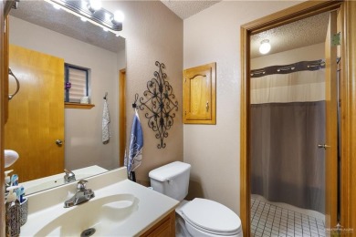 Come see this very well-maintained and clean house.  The on Howling Trails Golf  in Texas - for sale on GolfHomes.com, golf home, golf lot