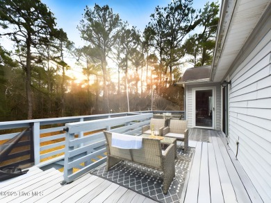 This expansive two-story home boasts over 2,900 sq. ft. of on Harbour Point Golf Club in North Carolina - for sale on GolfHomes.com, golf home, golf lot