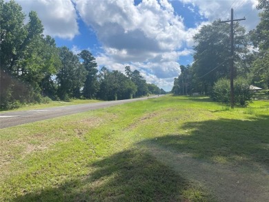 Charming 3 bedroom 2 bath home on over .5 acre located near on The Challenge At Gladewater in Texas - for sale on GolfHomes.com, golf home, golf lot