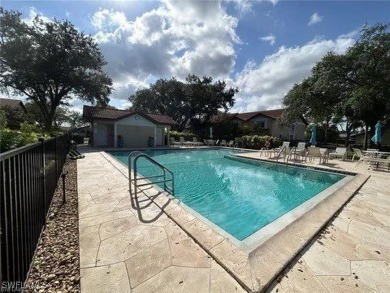 Perfect opportunity to own a 3 bed/2 bath corner condo with a on Spanish Wells Golf and Country Club in Florida - for sale on GolfHomes.com, golf home, golf lot