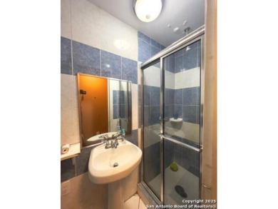 SINGLE STORY HOME WITH HIGH CEILINGS, FAMILY ROOM, 2 EATING on Brownsville Golf Center in Texas - for sale on GolfHomes.com, golf home, golf lot