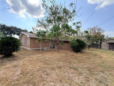 Seize the opportunity rehab this lovely three-bedroom home on Ebony Hills Public Golf Course in Texas - for sale on GolfHomes.com, golf home, golf lot