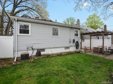 HIGHEST AND BEST DUE BY SUNDAY 18th AT 10PM.
Welcome to this on Red Run Golf Club in Michigan - for sale on GolfHomes.com, golf home, golf lot