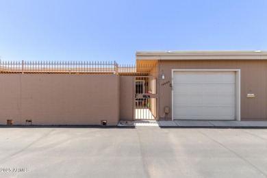 This well-cared-for 2-bedroom, 1.75-bath townhome is move-in on Sun City Lakes West and East in Arizona - for sale on GolfHomes.com, golf home, golf lot