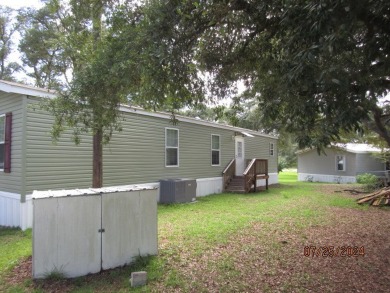 Very well maintained 2-bedroom and 2 bath mobile home that is on St. James Bay in Florida - for sale on GolfHomes.com, golf home, golf lot