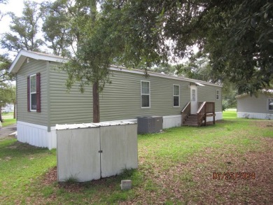 Very well maintained 2-bedroom and 2 bath mobile home that is on St. James Bay in Florida - for sale on GolfHomes.com, golf home, golf lot