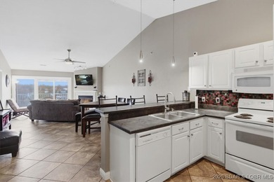 TOP-FLOOR CONDO with VAULTED CEILINGS, GREAT VIEWS, and on Sycamore Creek Golf Club in Missouri - for sale on GolfHomes.com, golf home, golf lot