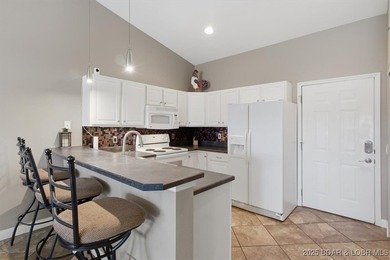 TOP-FLOOR CONDO with VAULTED CEILINGS, GREAT VIEWS, and on Sycamore Creek Golf Club in Missouri - for sale on GolfHomes.com, golf home, golf lot