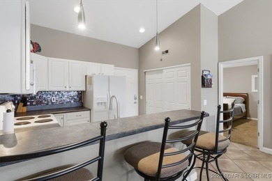 TOP-FLOOR CONDO with VAULTED CEILINGS, GREAT VIEWS, and on Sycamore Creek Golf Club in Missouri - for sale on GolfHomes.com, golf home, golf lot
