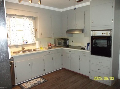Well maintained brick ranch with a short walk between the hedges on Cypress Cove Country Club in Virginia - for sale on GolfHomes.com, golf home, golf lot
