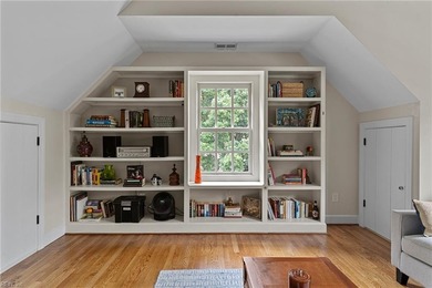 Welcome to the cutest home on Braywood! This charming and on Kingsmill Resort and Golf Club in Virginia - for sale on GolfHomes.com, golf home, golf lot