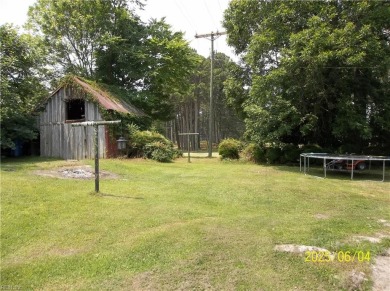 Well maintained brick ranch with a short walk between the hedges on Cypress Cove Country Club in Virginia - for sale on GolfHomes.com, golf home, golf lot