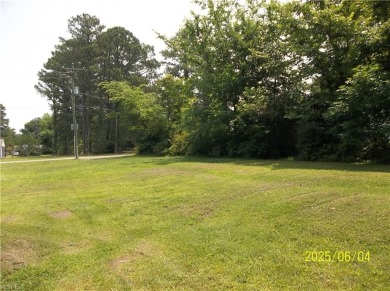 Well maintained brick ranch with a short walk between the hedges on Cypress Cove Country Club in Virginia - for sale on GolfHomes.com, golf home, golf lot