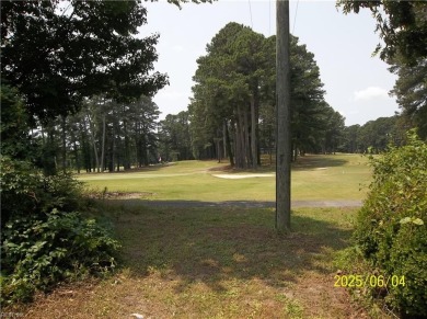 Well maintained brick ranch with a short walk between the hedges on Cypress Cove Country Club in Virginia - for sale on GolfHomes.com, golf home, golf lot