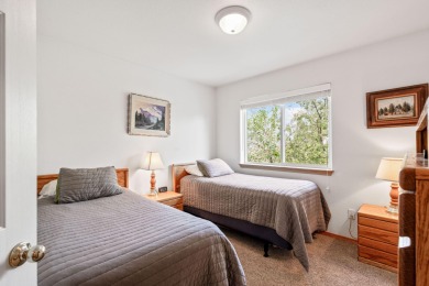 Enjoy the best of Eagle Crest Resort in this furnished turn-key on Eagle Crest Golf Resort - Resort Course in Oregon - for sale on GolfHomes.com, golf home, golf lot