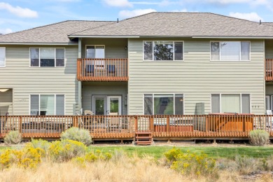 Enjoy the best of Eagle Crest Resort in this furnished turn-key on Eagle Crest Golf Resort - Resort Course in Oregon - for sale on GolfHomes.com, golf home, golf lot