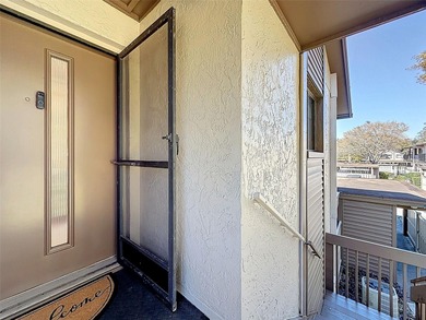 Under contract-accepting backup offers. Welcome to easy Florida on Beacon Woods Golf Club in Florida - for sale on GolfHomes.com, golf home, golf lot