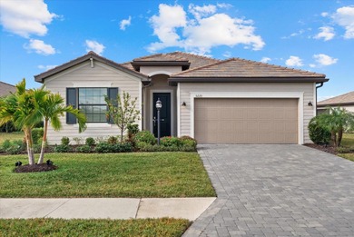 If you've been waiting for a homesite that truly stands apart -- on Lakewood National Golf Club in Florida - for sale on GolfHomes.com, golf home, golf lot