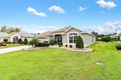 Under contract-accepting backup offers. POOL HOME with BOND on The Links of Spruce Creek in Florida - for sale on GolfHomes.com, golf home, golf lot