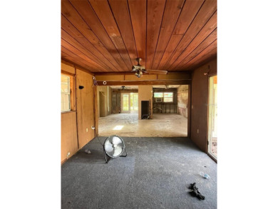 Fixer upper in prime location 10 mins away from Anna Maria on Bradenton Country Club in Florida - for sale on GolfHomes.com, golf home, golf lot