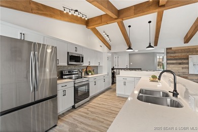 Beautifully Updated, Top Floor, 2 Bdrm, 2 Bath, Furnished on Seasons Ridge At Four Seasons in Missouri - for sale on GolfHomes.com, golf home, golf lot