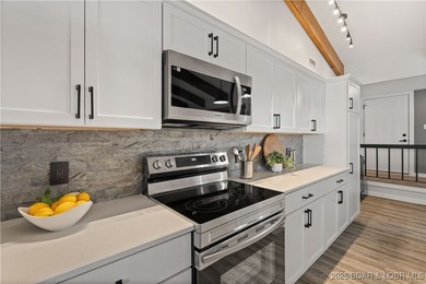 Beautifully Updated, Top Floor, 2 Bdrm, 2 Bath, Furnished on Seasons Ridge At Four Seasons in Missouri - for sale on GolfHomes.com, golf home, golf lot