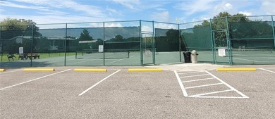 REDUCED MOTIVATED SELLER will entertain all reasonable offers on Zellwood Station Country Club in Florida - for sale on GolfHomes.com, golf home, golf lot