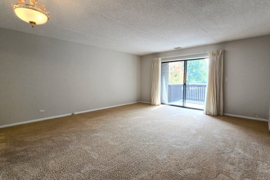 Light and neutral 2 bedroom, 2 bath 1200 sq. ft. second floor on Heather Ridge Golf Club in Illinois - for sale on GolfHomes.com, golf home, golf lot