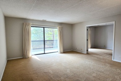 Light and neutral 2 bedroom, 2 bath 1200 sq. ft. second floor on Heather Ridge Golf Club in Illinois - for sale on GolfHomes.com, golf home, golf lot
