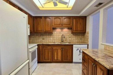 Light and neutral 2 bedroom, 2 bath 1200 sq. ft. second floor on Heather Ridge Golf Club in Illinois - for sale on GolfHomes.com, golf home, golf lot
