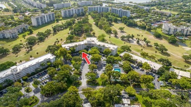 COME SEE THIS BEAUTY: HIGHLY SOUGHT AFTER, SPLIT BEDROOM PLAN on Palm-Aire Country Club and Resort - The Oaks in Florida - for sale on GolfHomes.com, golf home, golf lot