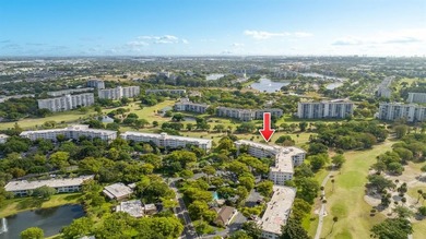 COME SEE THIS BEAUTY: HIGHLY SOUGHT AFTERSPLIT BEDROOM PLAN on Palm-Aire Country Club and Resort - The Oaks in Florida - for sale on GolfHomes.com, golf home, golf lot