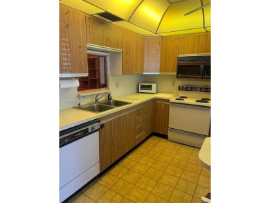 GATE COMMUNITY, 2 LARGE BEDROOMS WITH 2 FULL BATHS CONDO, SOLD on Wynmoor Golf Course in Florida - for sale on GolfHomes.com, golf home, golf lot