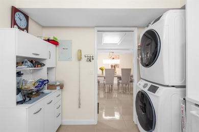 COME SEE THIS BEAUTY: HIGHLY SOUGHT AFTERSPLIT BEDROOM PLAN on Palm-Aire Country Club and Resort - The Oaks in Florida - for sale on GolfHomes.com, golf home, golf lot